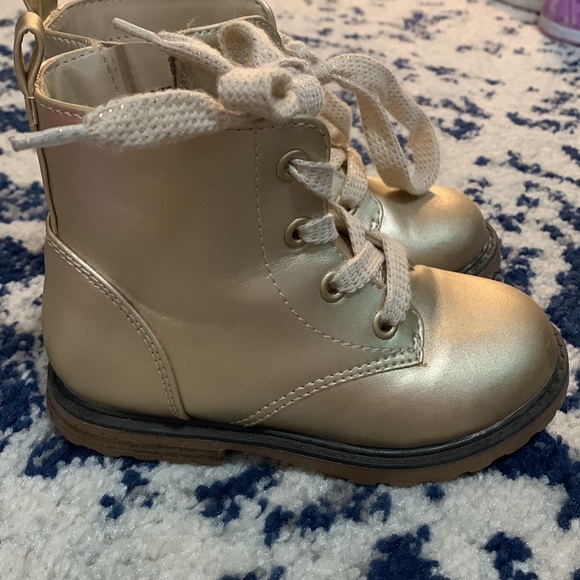 2 pairs Cat and Jack Boots - Size 9 - Picture 3 of 6